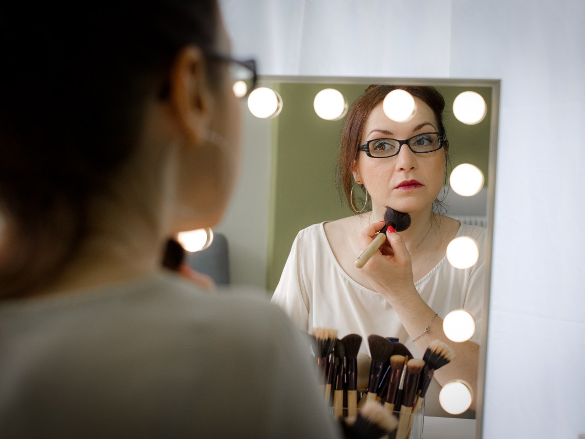 Non sei meno intelligente se ti&nbsp;trucchi.